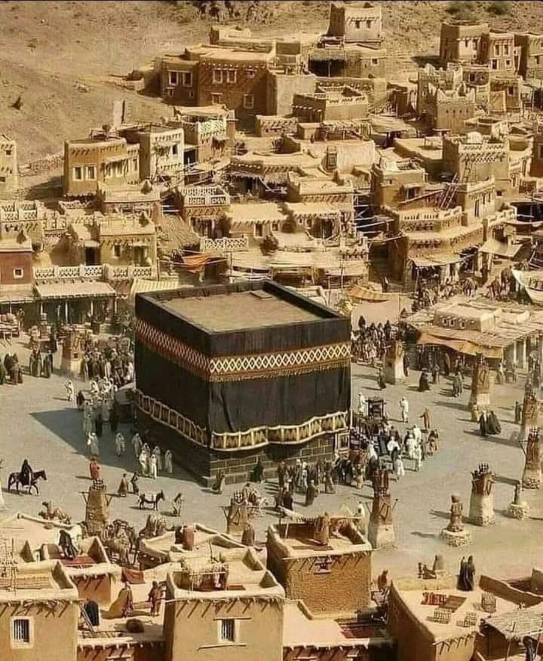 الأخطار والاعتداءات التاريخية والطبيعية على الكعبة المشرفة والمسجد الحرام : دراسة شاملة في مسارات التهديد والتحصين عبر العصور