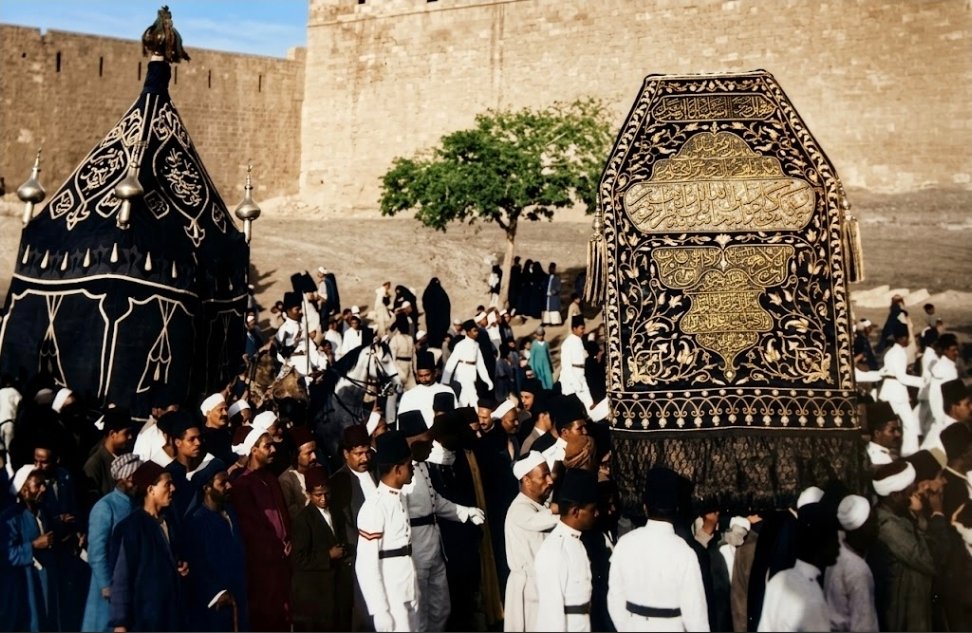 سفراء الكسوة الشريفة عبر الصحراء : قصة " مبروك ونبيل " ورحلة المحمل المصري من القاهرة إلى مكة