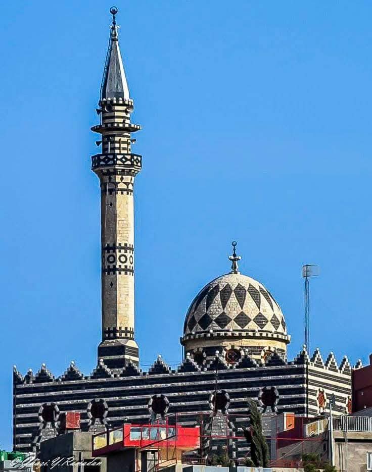 مسجد أبو درويش :  تحفة معمارية تزين قمة جبل الأشرفية وعنوان للوقف الخيري في عمان